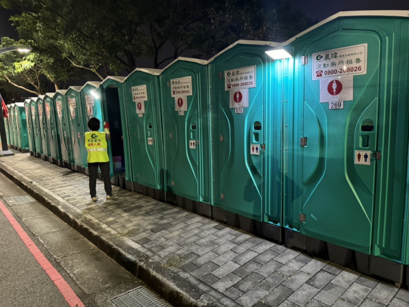 看國慶焰火不怕找廁所！中市租賃400座流廁任務結束  全數撤離、恢復街道原貌