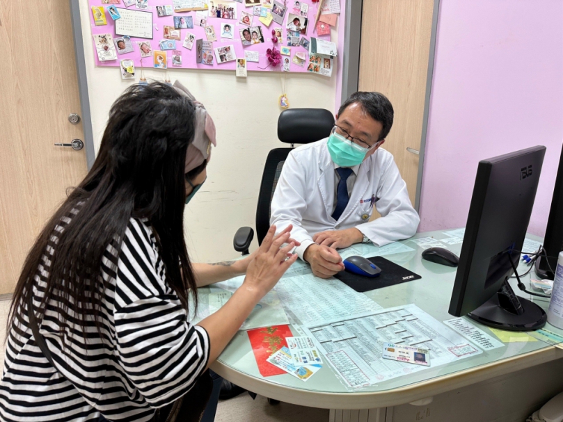 熟女摸乳房多顆腫塊醫診斷「良性纖維腺瘤」  3個月竟變乳癌  醫師鼓勵乳癌患者積極面對  切忌讓乳癌有長大的機會