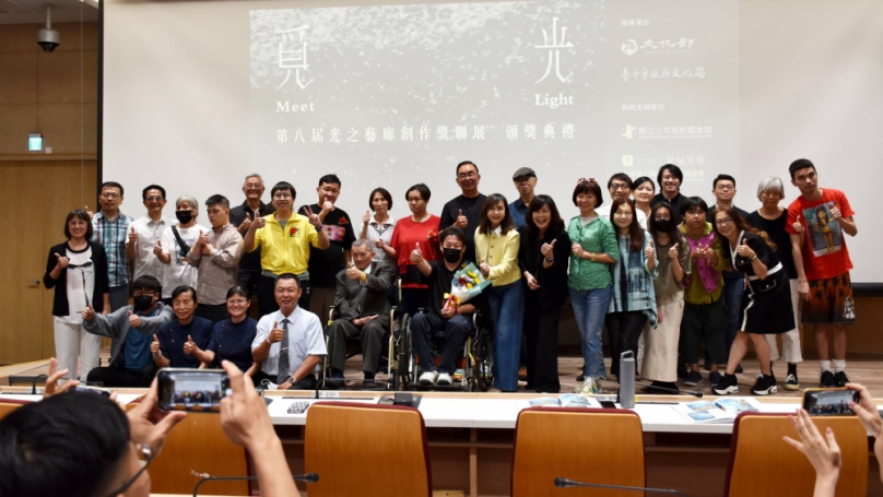 第八屆光之藝廊創作獎頒獎　13位得獎作品國資圖展出