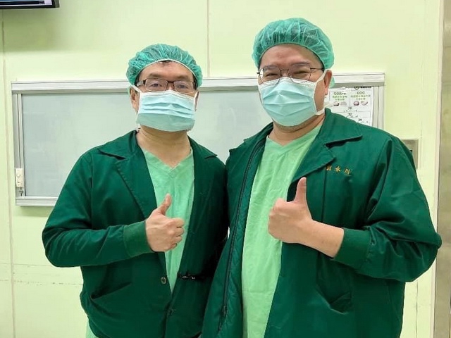 手肘脫臼彎曲恐怖變形  兩醫師聯手骨折固定合併韌帶縫合