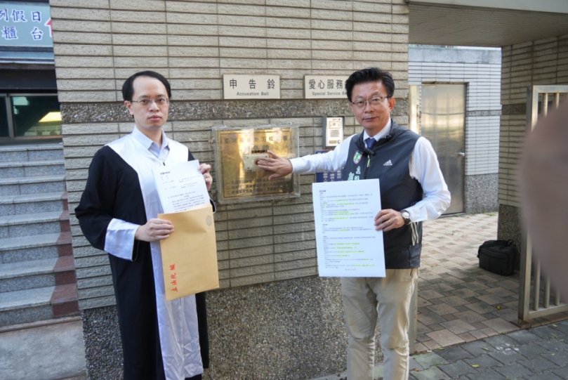 立委郭國文赴台南地檢署提告對手市議員陳昆和與周邊人士