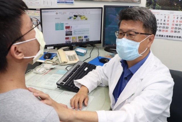 蟹足腫體質開刀怎麼辦？ 無痕甲狀腺切除手術不著痕跡喔！