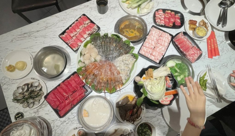 新北羽葉麻辣火鍋    首推日本A5和牛澳洲和牛海陸鍋物吃到飽