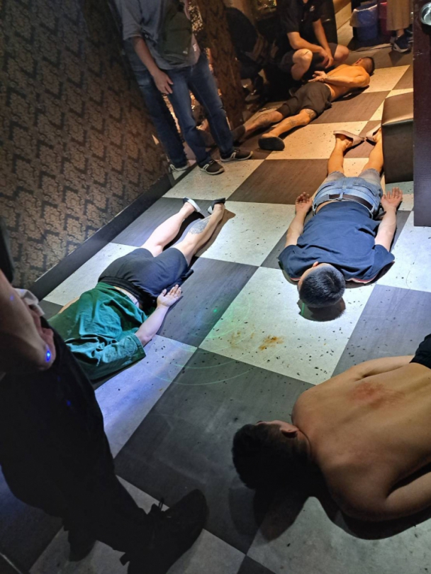 移工利用開趴販售毒品  警方犁庭掃穴逮十二人