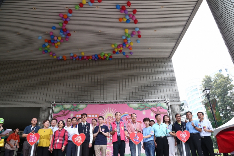 中市教育局辦大型特教戶外活動  逾千名特教親師生點燈傳愛