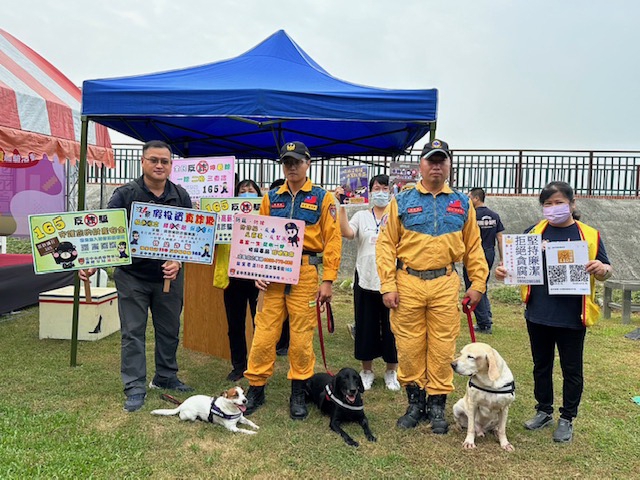 歡送搜救犬光榮退役  市長和波麗士宣導反詐