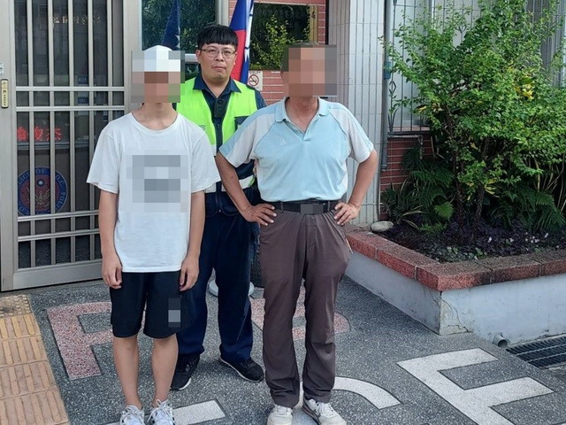 男子夜遊因這原因迷途山區  太平警摸黑入山助脫困