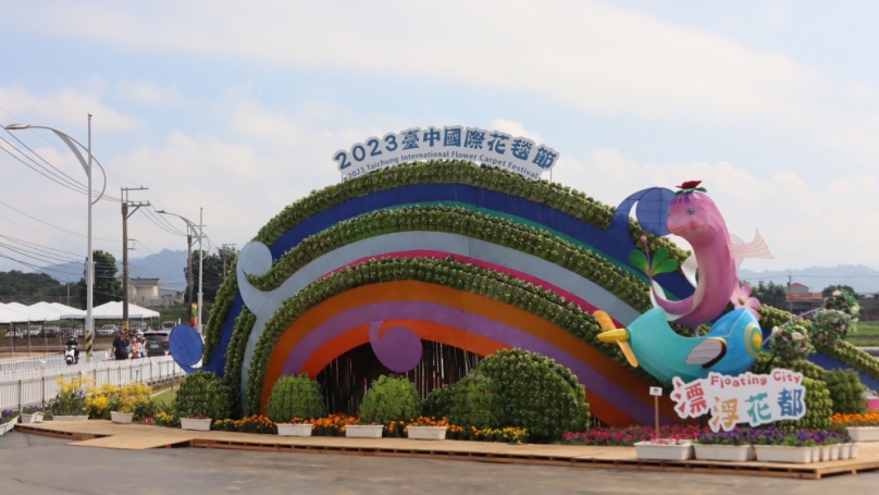 新社花海暨台中國際花毯節週六登場  江啟臣與農業部次長陳添壽現勘