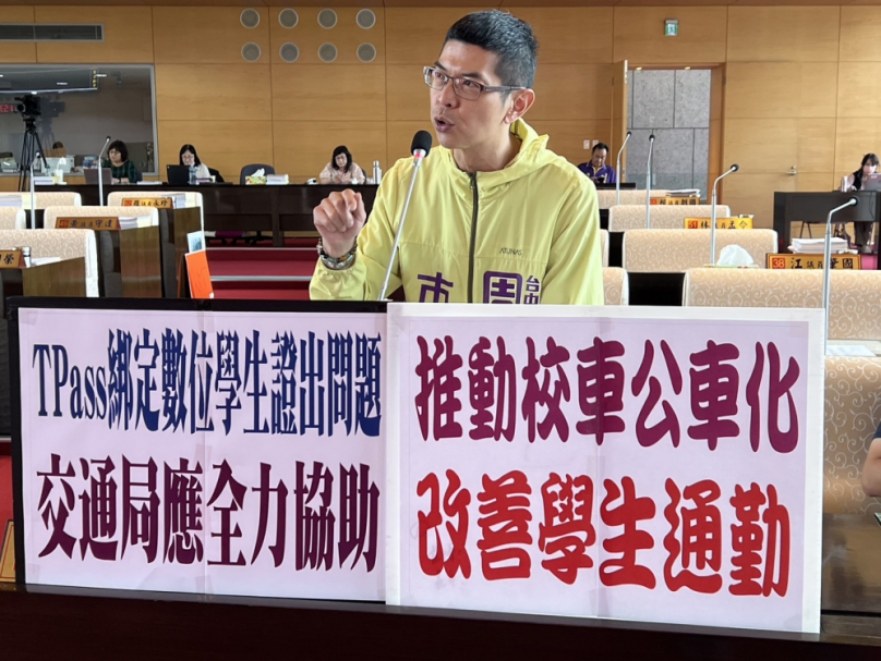 台中市議員周永鴻周永鴻批交通局檢討公車問題原地踏步  推動公車校車化