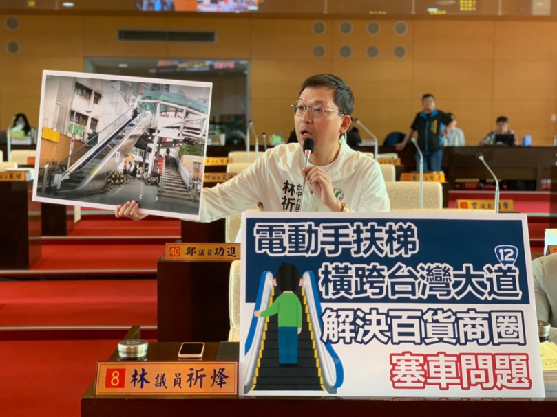 西屯百貨商圈塞車無解？議員林祈烽提議台灣大道路口建電動行人天橋