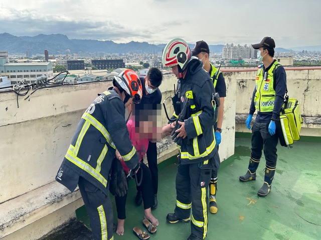 女子與家人口角釀輕生  太平警獲報頂樓救回挽生命