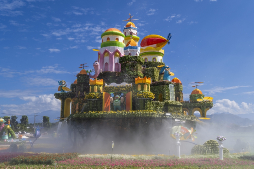 中市花毯節全台首座漂浮城堡正夯  邀民順遊新社職人村