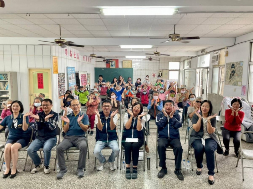 嘉義縣民雄鄉頂崙村銀髮樂活趣味活動  金牙銀牙笑開懷  林于玲鄉長感謝劉育良村長的用心