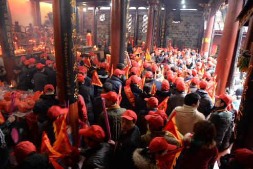 「請林公」：充滿競賽激情  信眾奮勇爭先