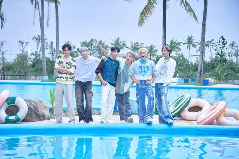 Ozone超青春泳池戲水+沙灘追逐＋枕頭戰 佳辰被丟水裡超開心 煥鈞過敏狂打噴 今年最後一波夏日狂歡