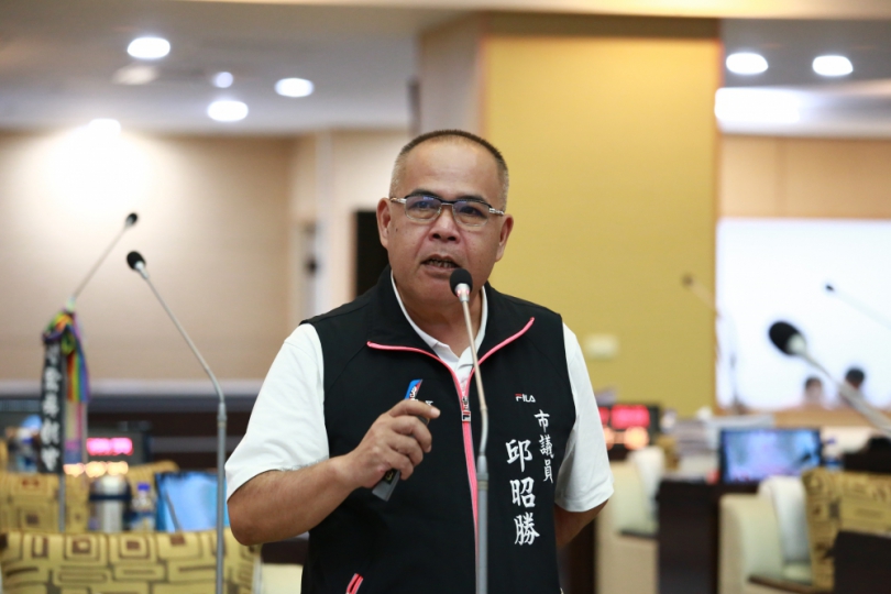 市議員邱昭勝關心安南區公所耐震補強後使用年限