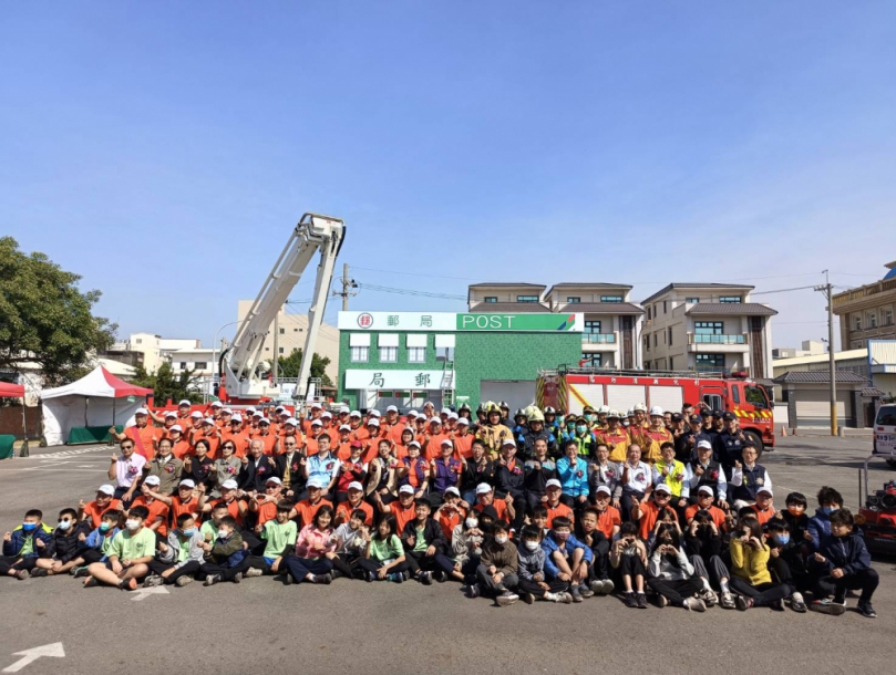 「郵政機構防災演習」秀水第二公有停車場登場。（照片郵局提供） 　