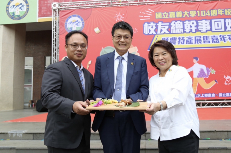 國立嘉義大學百年校慶  全臺各地15位農會校友總幹事回娘家  農特產展售嘉年華逾40家全台農特產品齊聚在嘉