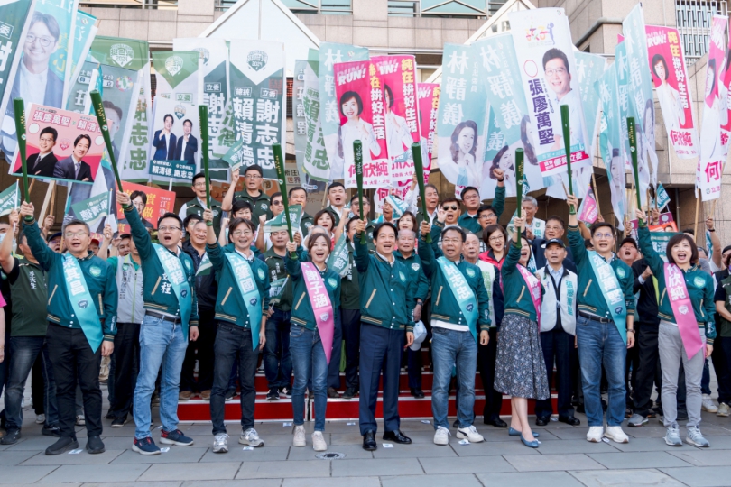 出席台中市8選區立委候選人聯合登記  賴清德：總統勝選國會過半　讓台灣往前的力量持續壯大