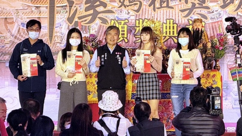 旱溪媽祖鼓勵學子用功唸書　台中樂成宮發獎助學金733人受惠