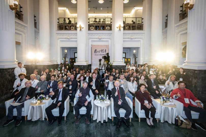 匠心技卓 為文化資產綻放風華 「112年重要文化資產保存技術保存者」 文化部長史哲授證