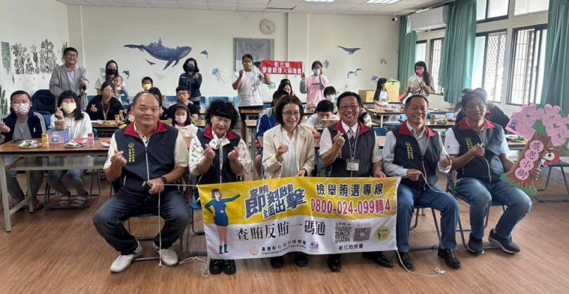 彰化地檢署和榮觀協進會頒發獎學金，協助「受保護管束」等人子女翻轉人生。（照片檢方提供）