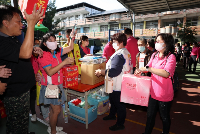 彰化奉天宮捐物資助草屯弱勢