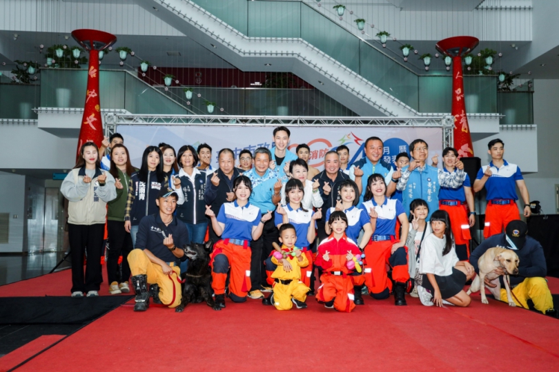 「2024消防形象月曆」亮相   市長盧秀燕揭曉13位猛男女力