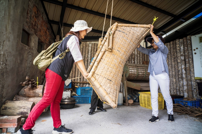 離鄉逾30年 勞動力發展署多元就業方案  助北漂女林淑菁返嘉  擔任觀音瀑布風華再現的專案經理人