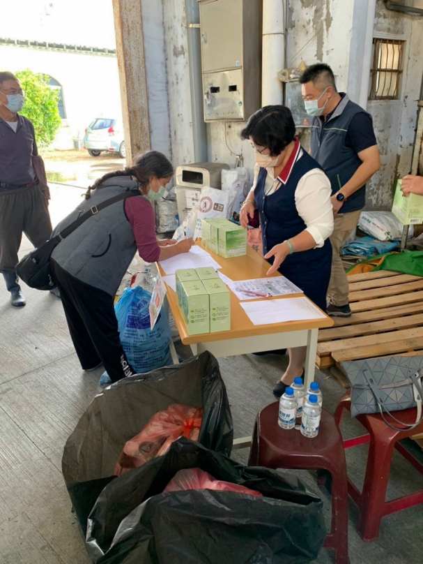 大甲區農會與大甲清潔隊配合舉辦農藥廢容器及高壓容器回收兌換宣導活動