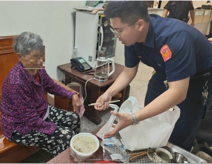 失智獨居老婦忘了已吃過飯卻到警所求助沒飯吃