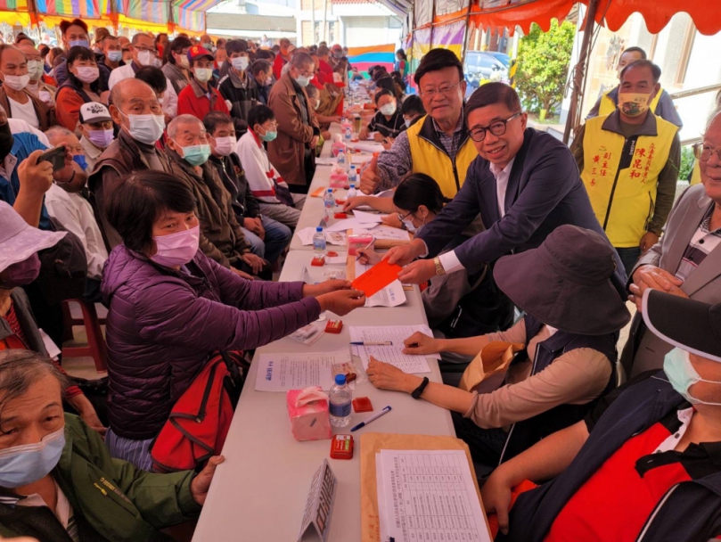 南紡董座飲水思源返鄉發787萬元慰問金回饋鄉里