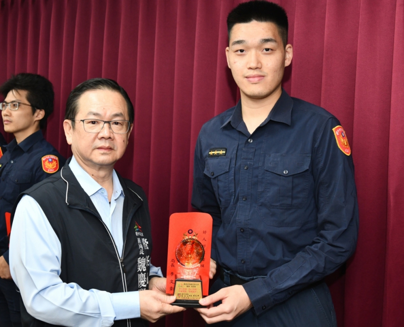 洪伯岡搶救燒炭男榮膺好人好事楷模