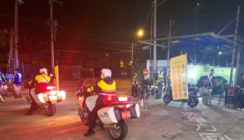 警偕環保、監理、學校聯合強勢出擊打擊取締噪音山猴子