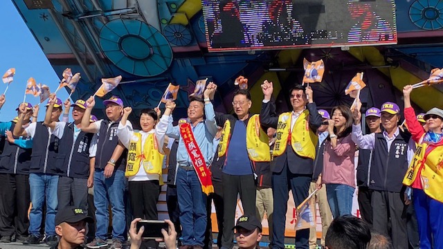 顏寬恒烏日造勢湧5千人  盧秀燕助講批對手「空降又無心」