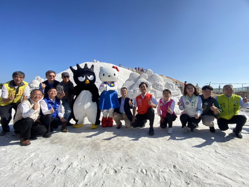 「2023一見雙雕」結「萌」三麗鷗明星在七股鹽山及七股遊客中心隆重開幕