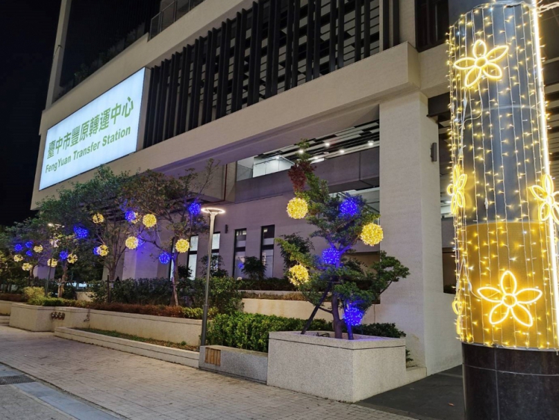 中市停車場華麗變身  耶誕老人、麋鹿、燈海打造耶誕味