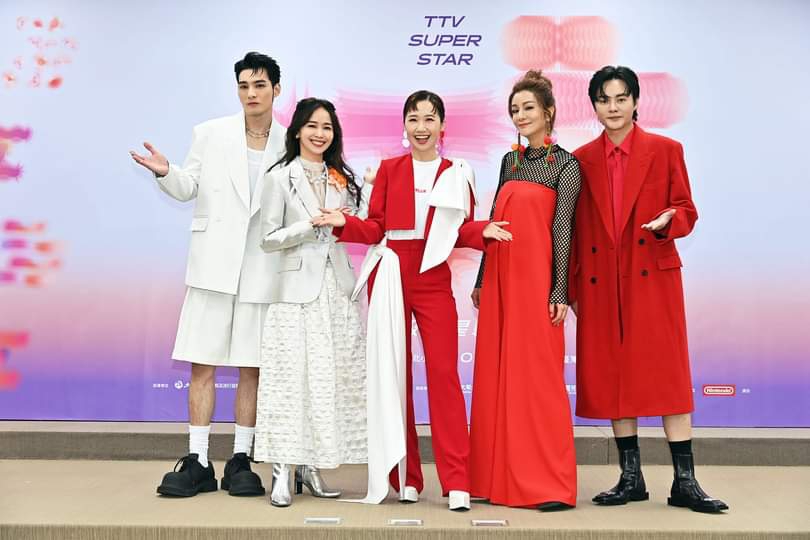 《2024超級巨星紅白藝能大賞》Lulu黃路梓茵扛總主持人壓力大 紅白隊長搭檔新亮相 莎莎首扛隊長 許富凱轉換跑道當隊長 陳明珠、黃偉晉再度合體