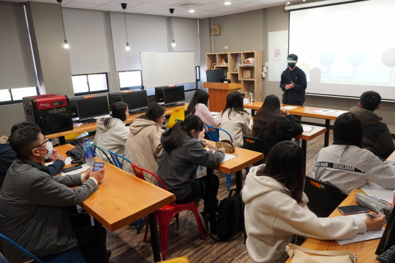 大葉會資系為15名全職實習同學，邀校友講師行前教育訓練。（照片大葉提供）