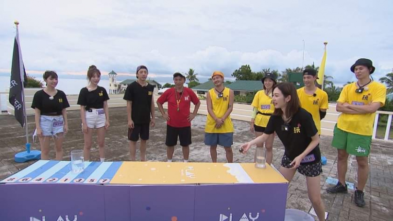 八點檔女神現身《玩很大》被沒收手機、包包 要求荒島求生 KID「練肖話」坤達當真這樣做