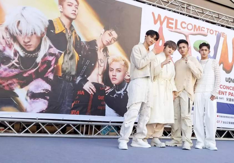 U:NUS首場簽唱會 蔡承祐秀肌肉 吳昱廷最怕氣球 演唱會獨家發光手環曝光