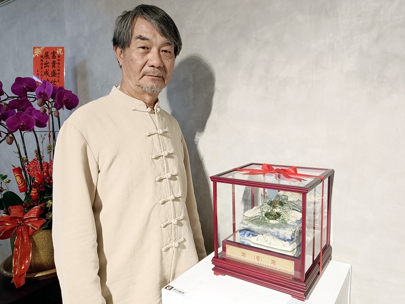 跨越大甲溪   新竹玻璃工藝大師張炳鈞龍年首展   彰濱秀傳人文藝術館重磅登場