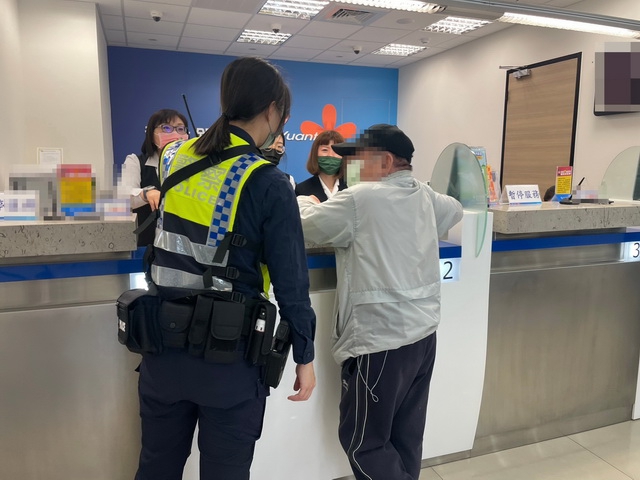 翁投資初體驗竟遭詐騙  太平警攔阻保血汗錢