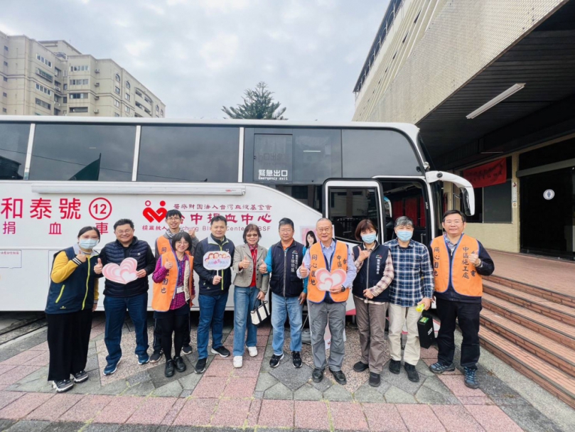 愛心捐血不分你我  台電中區施工處農曆年後發起捐血活動  豐原區田心里長徐倍基主動號召里民一同挽袖捐血貢獻愛心