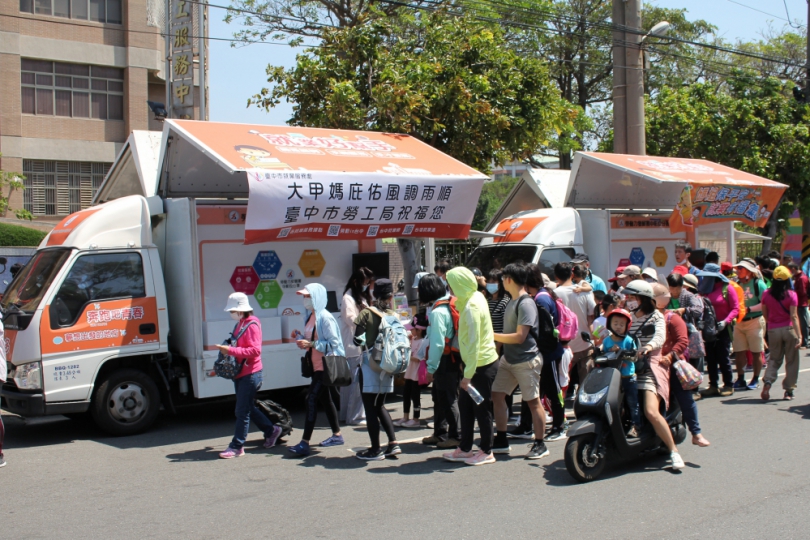 中分署首創「夢想載卡多」十年服務  透過虛實整合就業服務  足跡踏遍中彰投  25萬多人次受益