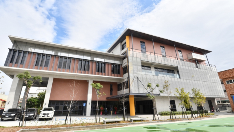 員林長照社福新建大樓，獲選行政院工程建築類金質特優獎。（照片縣府提供）