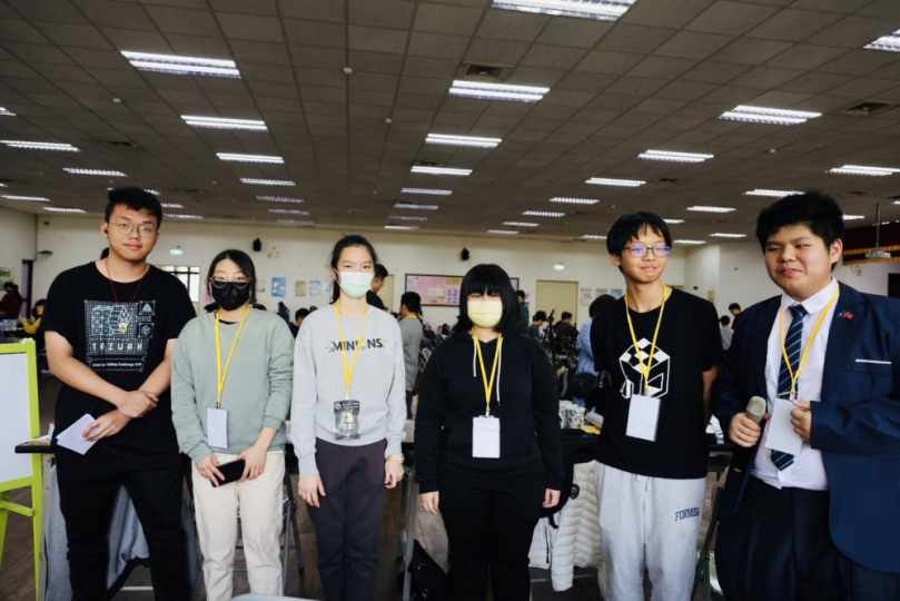 魔方魅力無窮  青年學生揪同好辦公開賽