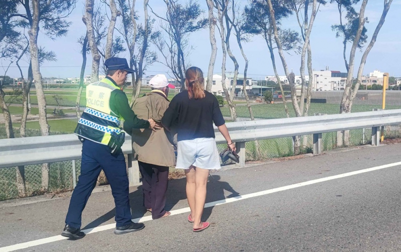 快速道路上老翁與外傭遊蕩　虎尾警方快速救援