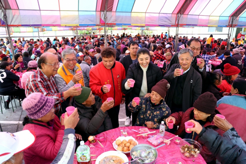 信義鄉老人會會員大會 許縣長專程為會員慶生