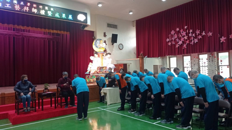 新竹監獄不忍傳統工藝失傳   禮聘螺鈿大師陳甫強   受刑人循古禮備束脩拜師